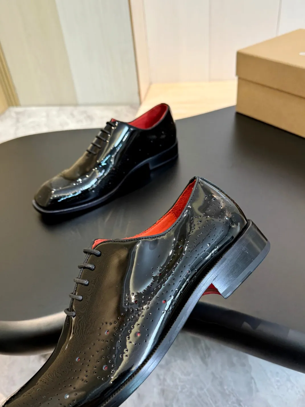[CL red-soled shoes] Top P: 1020💰 Size 39-44 (⚠️38.45.46 custom-made, non-refundable and non-exchangeable) 🆑High-end men’s business formal leather shoes, original and genuine top-quality goods ••✅💯 Top-quality original order purchasing agent! Original imported patterned cowhide ➕Imported cowhide lining ➕Cowhide feet ➕Original leather outsole~🉑️Feel free to compare the authentic ones!